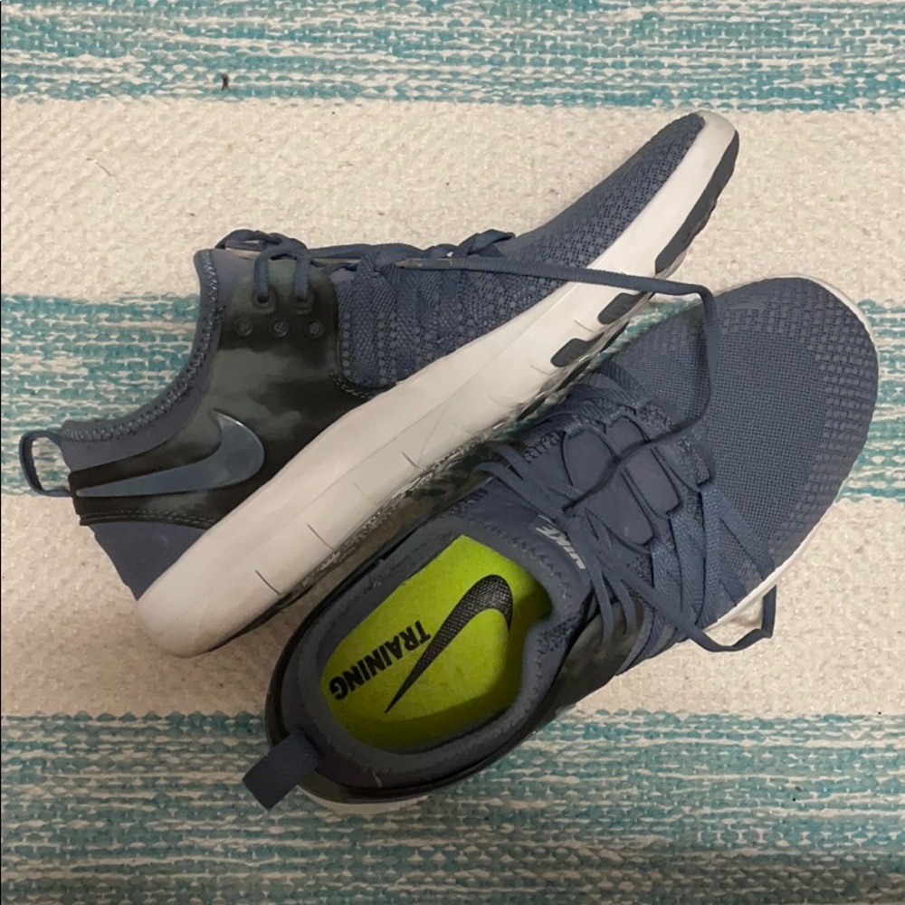 NIKE running sneakers size 7.5 Womens